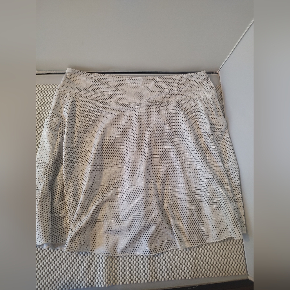 East Thong Women's Size L Sport Skort White/Black w/pockets